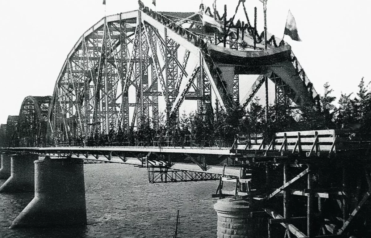 Как строили и взрывали мост с пятитысячной купюры