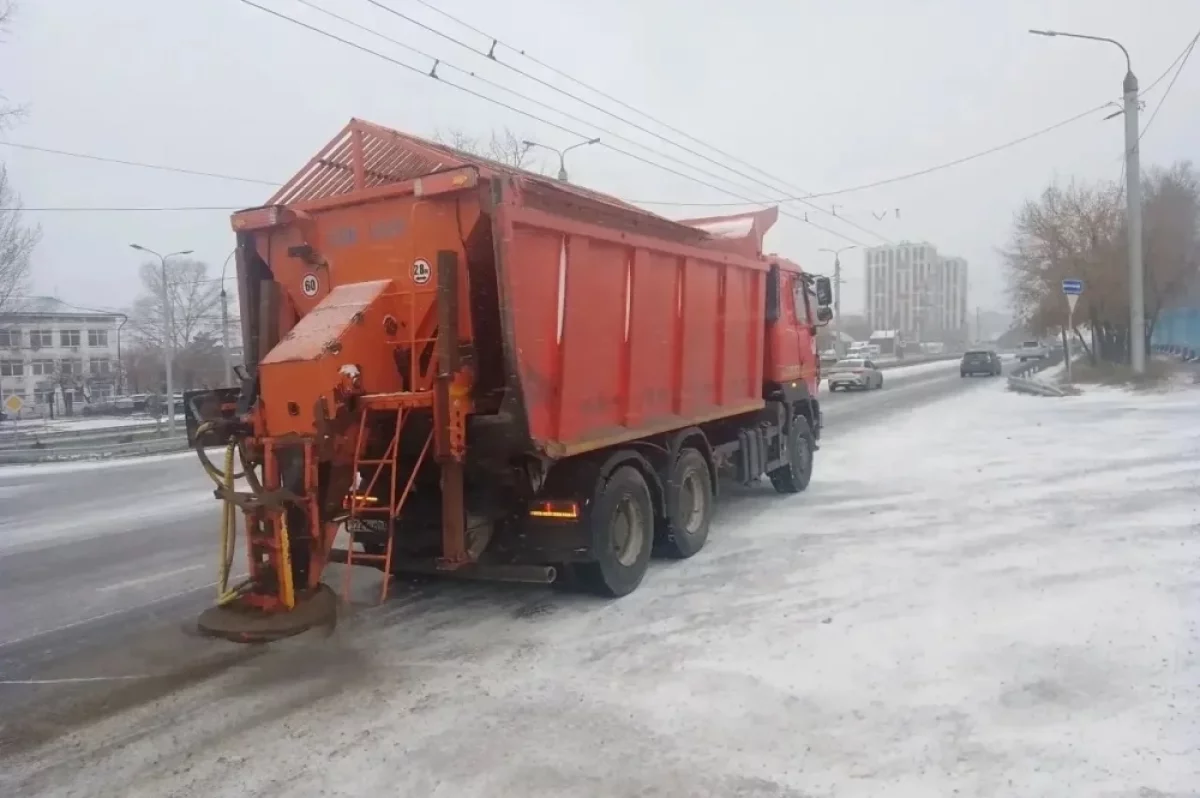 В Иркутске усилили обработку дорог от гололеда