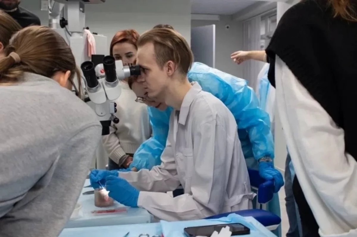 В тульском вузе впервые прошёл мастер-класс по офтальмохирургии