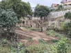 Местные дома выглядят покинуто: похоже люди ушли отсюда в страхе за свою безопасность.
