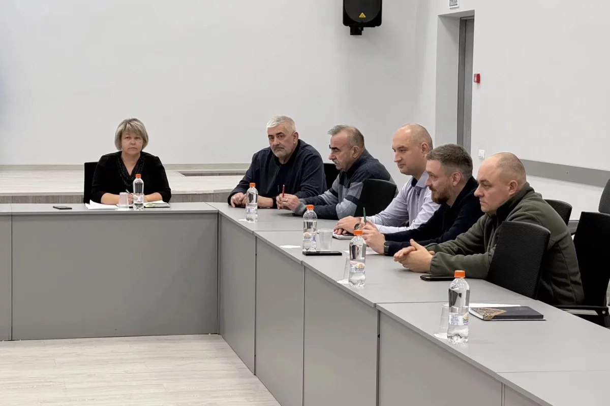 Мусор под Псковом будут перегружать на месте бывшего завода