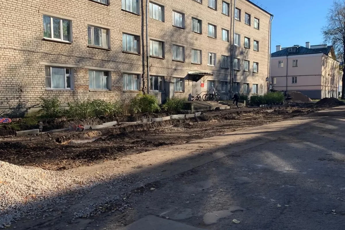 На Первомайской в Пскове обустроят тротуары и парковку для инвалидов