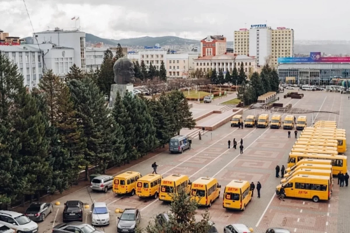 В Бурятию поступили 53 новых школьных автобуса