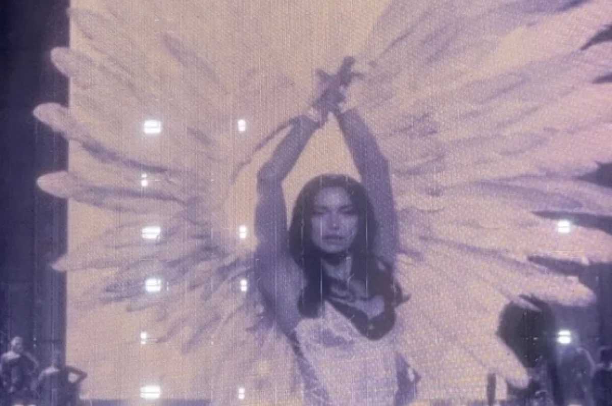 Ирина Шейк вышла на подиум в шоу Victoria's Secret