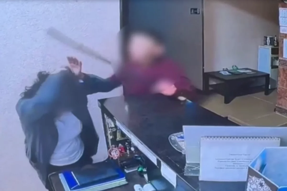 Появилось видео нападения на сотрудницу отеля в Улан-Удэ