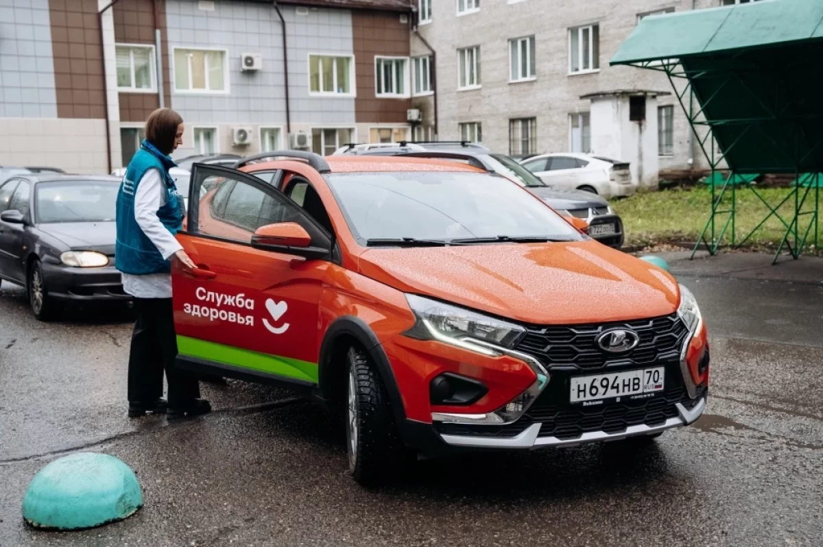 Пять новых автомобилей получили томские медучреждения