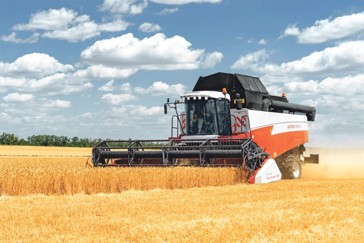 Губкинские фермеры используют комбайн ACROS 595 Plus