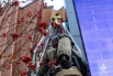 Наличие горючих материалов способствовало стремительному распространению пламени по строительным конструкциям.