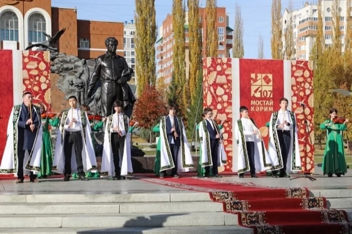 В Уфе отметили 107-ю годовщину со дня рождения Мустая Карима