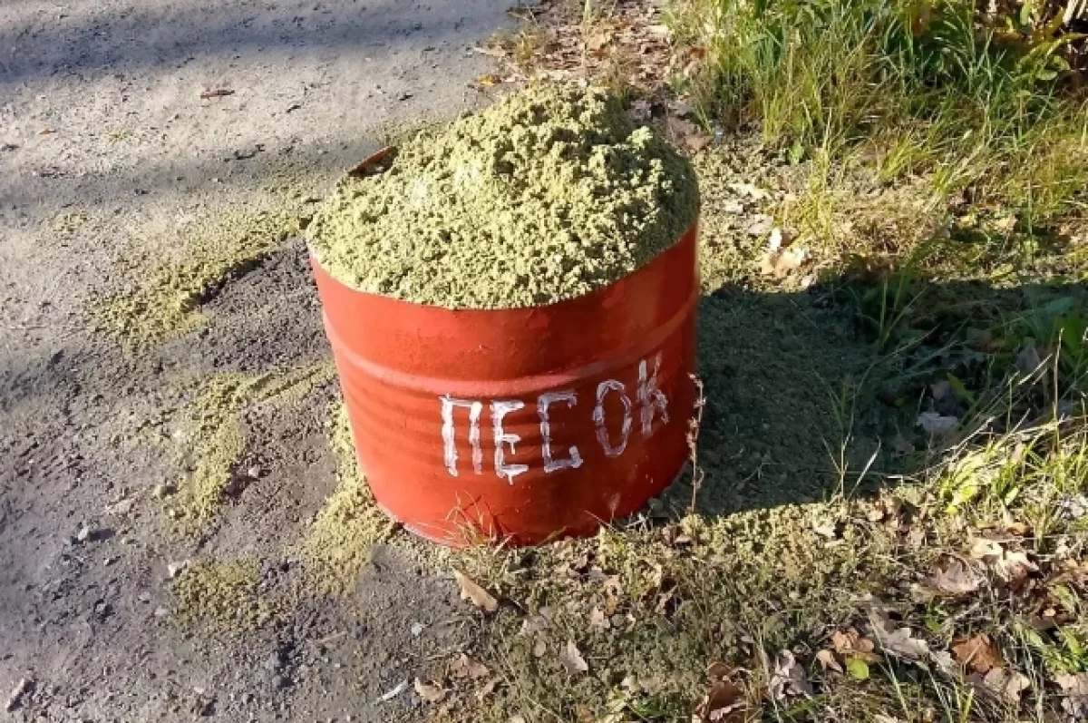 В Пензе на улицах стали появляться ёмкости с песком