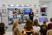 В 30 столичных центрах госуслуг открылась новая экспозиция «Плечом к плечу. Как защищали Москву» о героях времен Великой Отечественной войны. Выставка рассказывает о вкладе представителей разных народов в оборону столицы в 1941–1942 годах.
