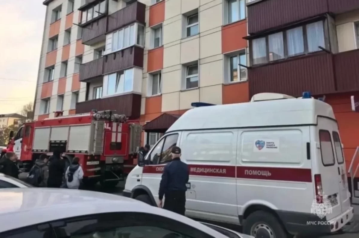 В Корсакове огнеборцы спасли женщину при пожаре в квартире