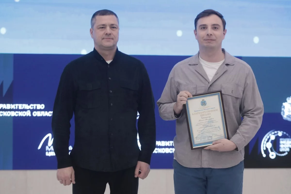 Михаил Ведерников вручил награды журналистам на Псковском медиафоруме