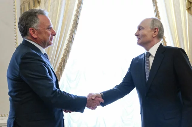 21 октября 2026. Президент РФ Владимир Путин и спецпосланник президента США Стивен Уиткофф.