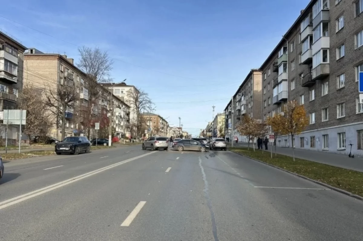 Три иномарки столкнулись на улице Пушкинской в Ижевске