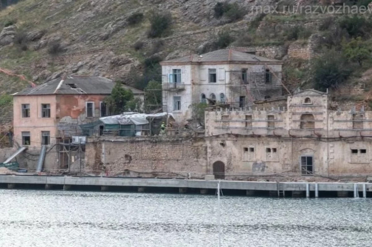 В Балаклаве реставрируют исторические здания на берегу бухты