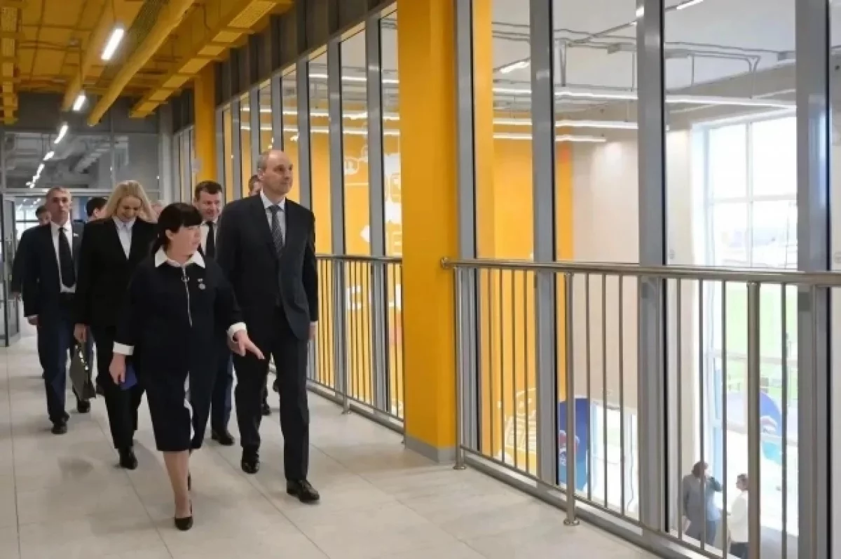 Денис Паслер оценил готовность новой школы на 300 мест в Сосьве