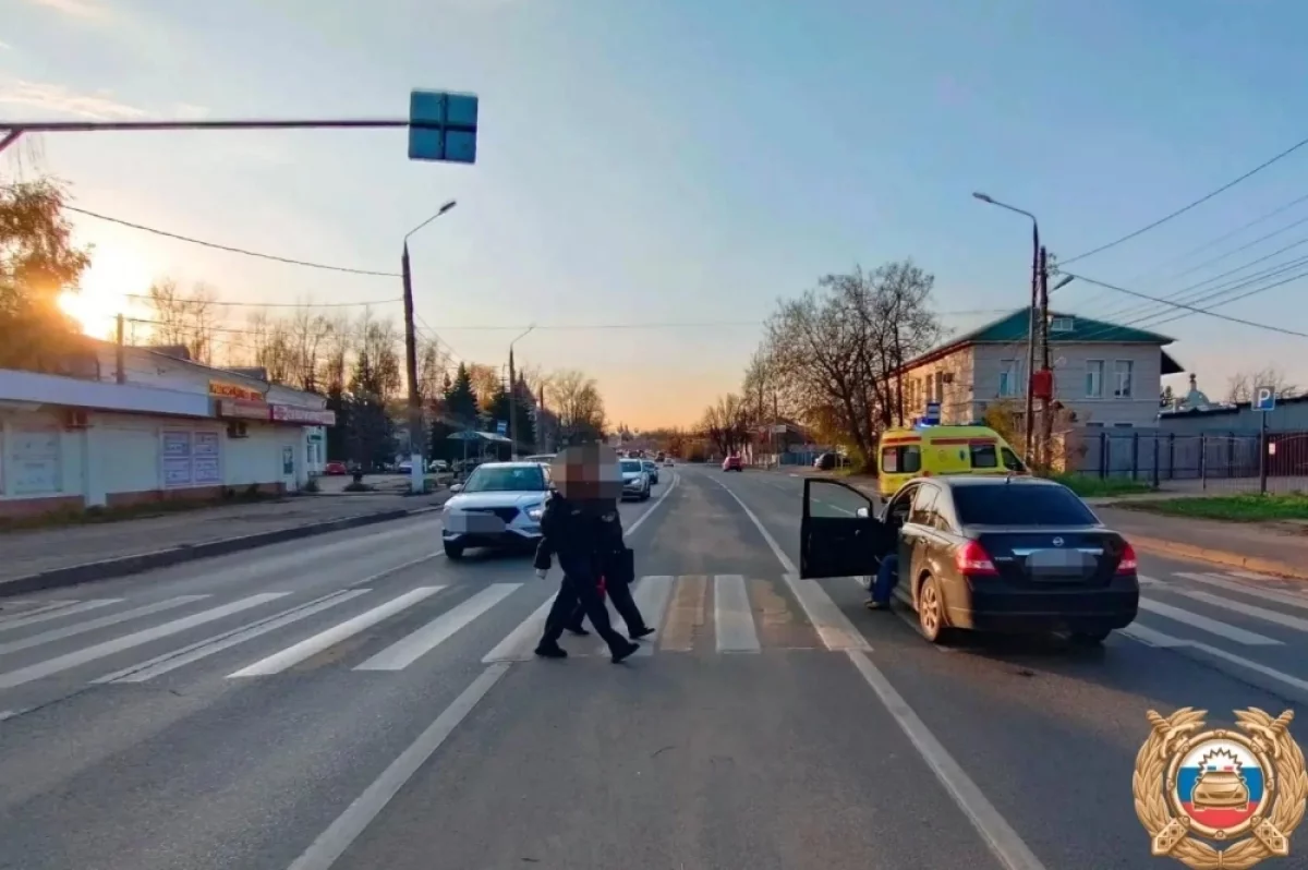 В Твери на Пленкина Nissan сбил 12-летнюю девочку на пешеходном переходе
