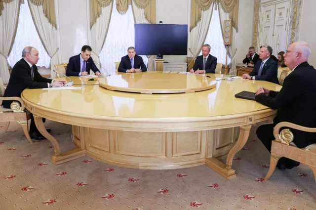 Помощник Путина Ушаков на коротком брифинге рассказал, что Уиткоффу донесли всю объективную ситуацию, происходящую на ЛБС, президент России и спецпредставитель Трампа обсудили потенциальные масштабные совместные экономические проекты