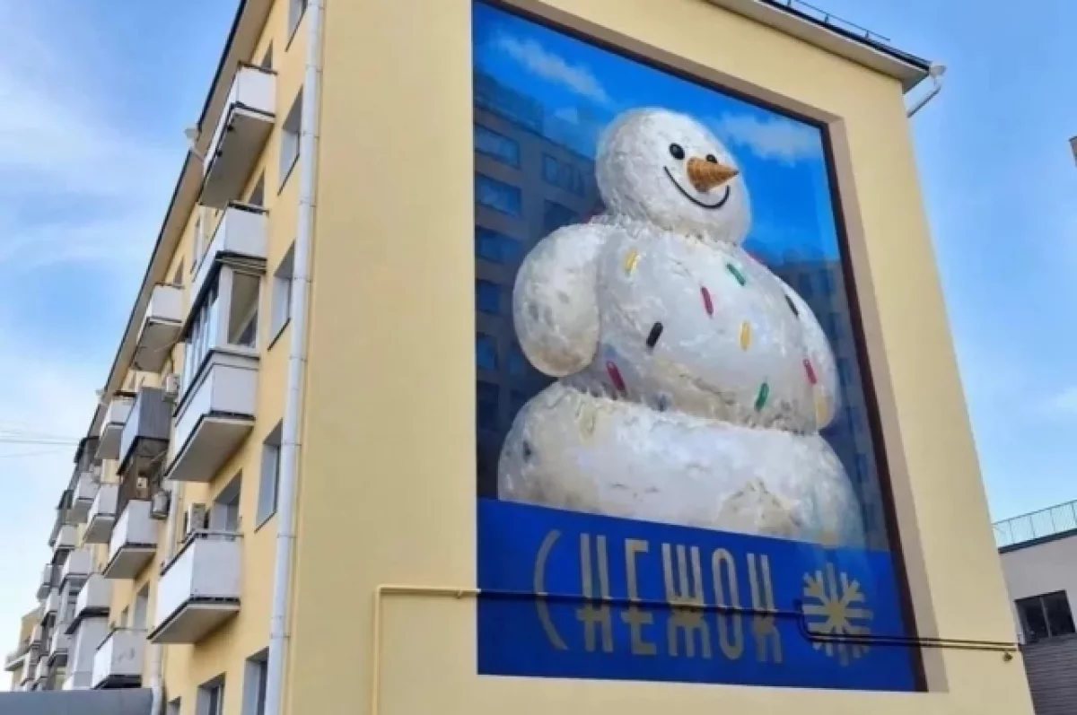 В Пензе на стене здания бывшего магазина «Снежок» появился снеговик