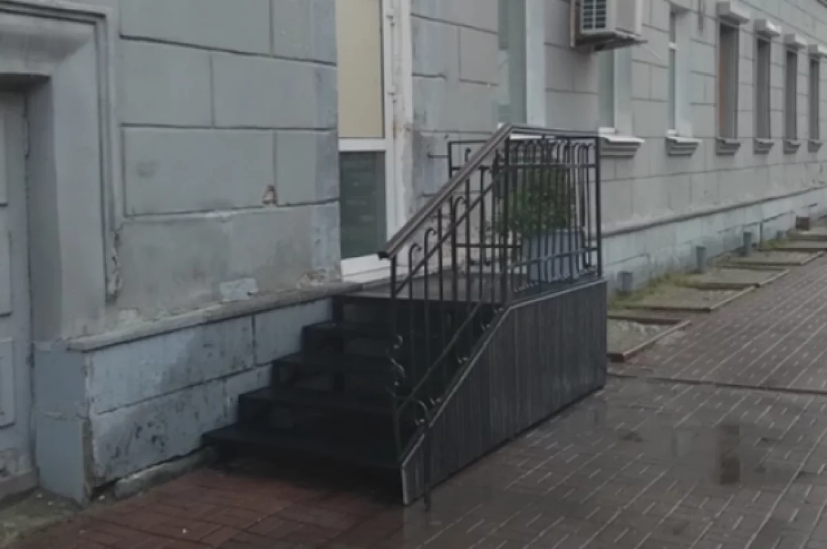 В центре Ульяновска снесут незаконную лестницу, старые качели и песочницу