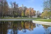 В Екатерининском парке появятся новые пространства для отдыха у воды. У входа со стороны пруда обустроят прогулочную зону с рестораном и открытой террасой, лодочной станцией и амфитеатром. Арка у входа откроет панорамный вид на водоем.