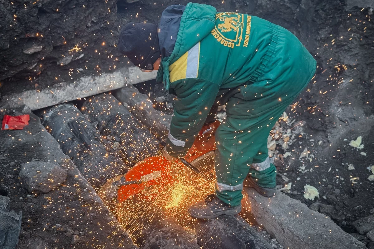 В Пскове предотвратили крупную аварию на трубопроводе на улице Труда