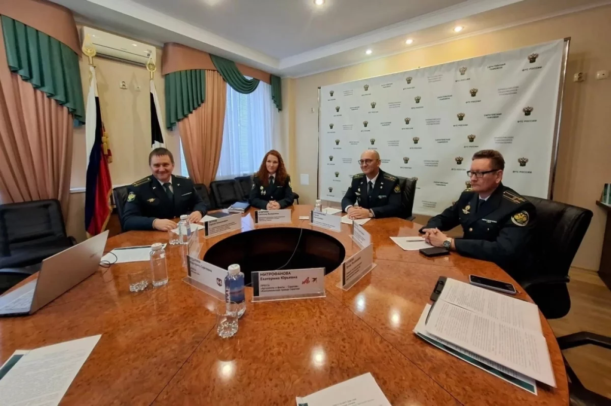 Саратовцам напомнили о вывозе алкоголя и сигарет из-за границы