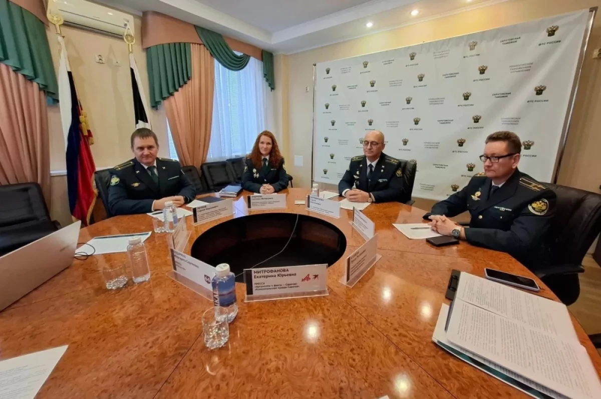 Саратовцам напомнили, сколько денег можно вывозить за границу из России