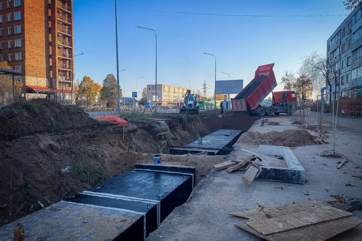 Тепловые камеры на улице Индустриальной в Пскове подтопило