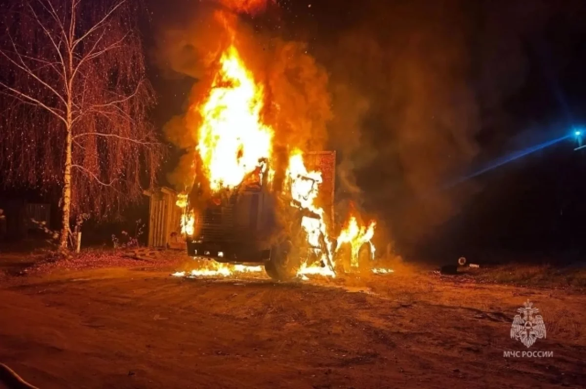 В Ивановской области ночью сгорел грузовой автомобиль