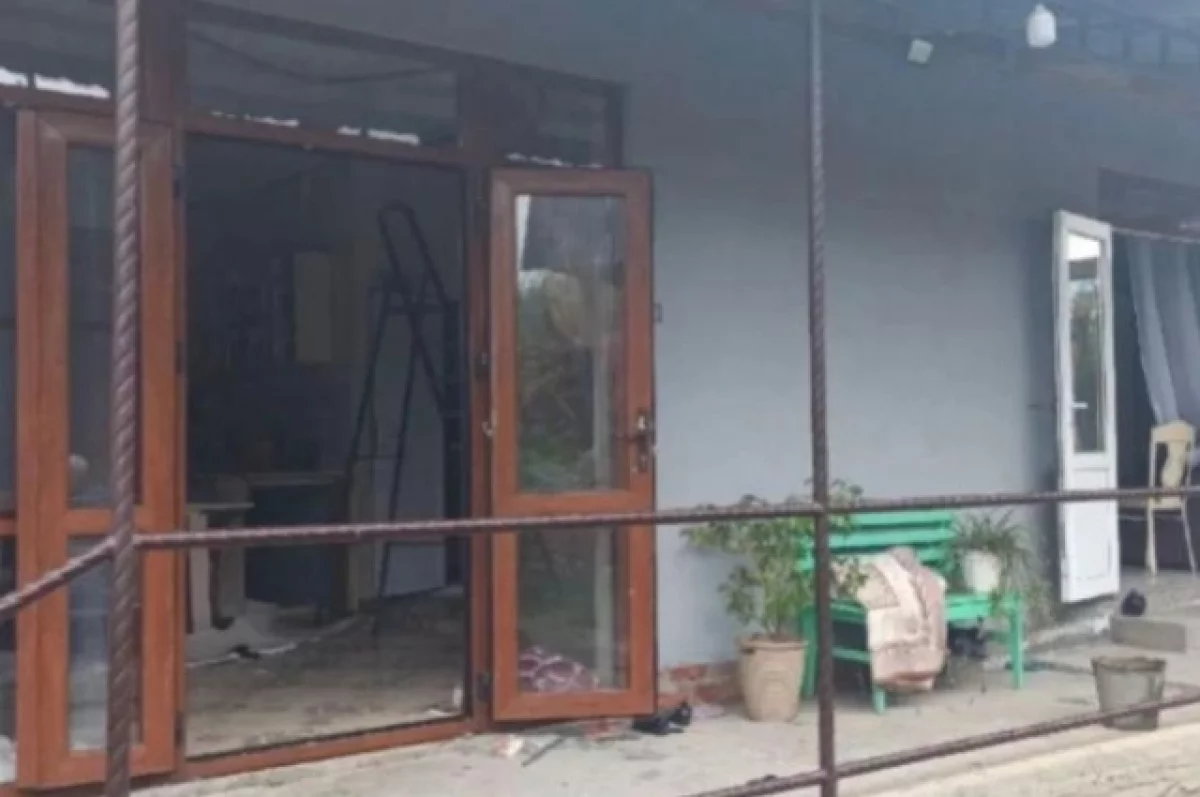 Пятеро детей и мать попали в больницу после хлопка газа