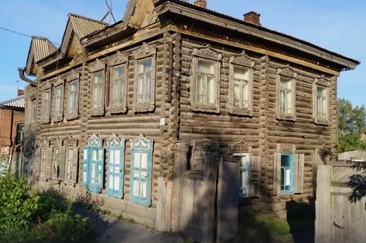 Дом 1917 года постройки в Ачинске предлагают в аренду за 1 рубль