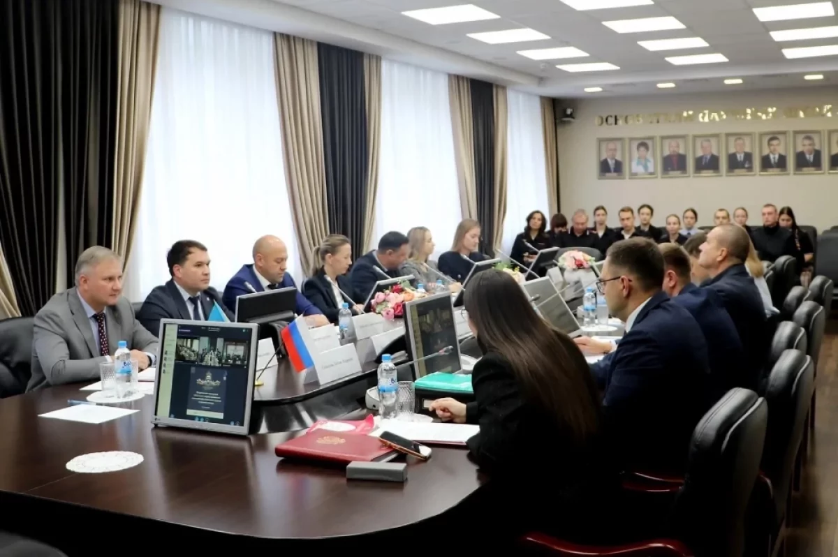 Прокуроры Омска и Казахстана договорились о совместном розыске преступников