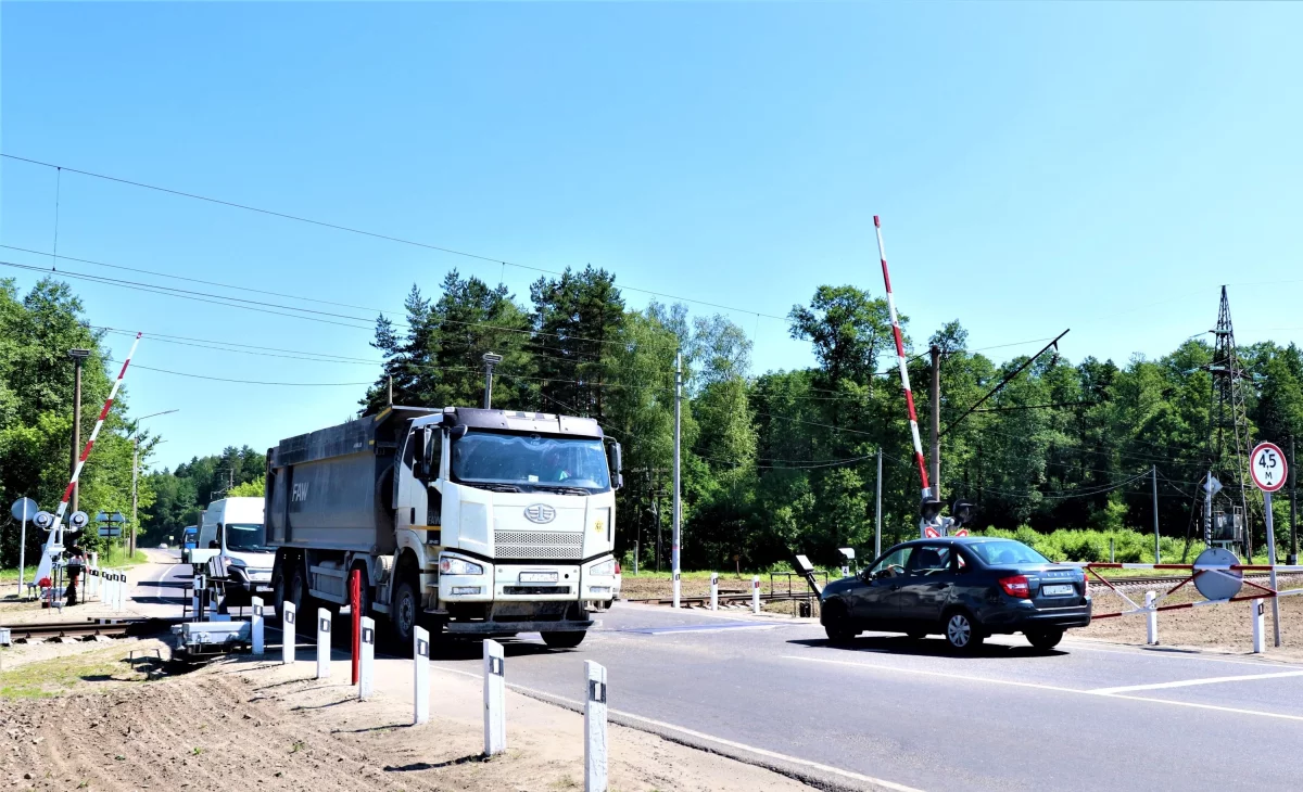 Движение автомобилей на переезде в Брянске ограничат