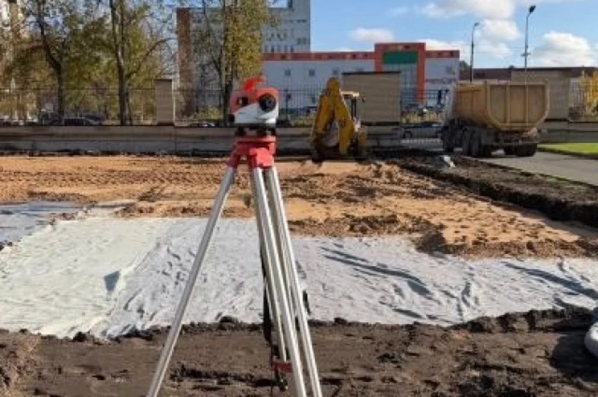 На стадионе «Машиностроитель» в Пскове строят новую баскетбольную площадку