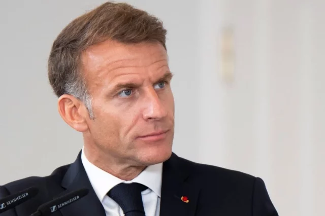 Французский президент наконец ненадолго отвлекся от Украины, чтобы заняться делами собственной страны.