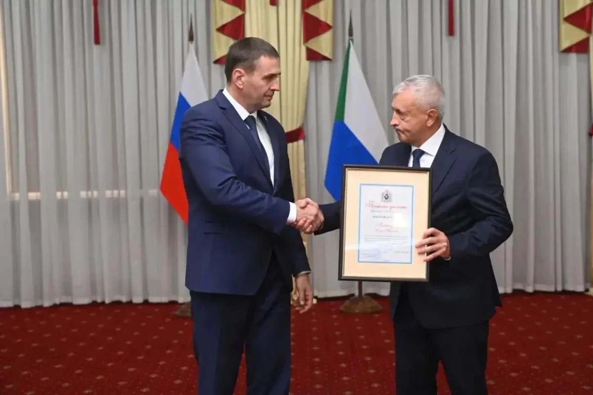Демешин наградил ветеранов аппарата омбудсмена Хабаровского края