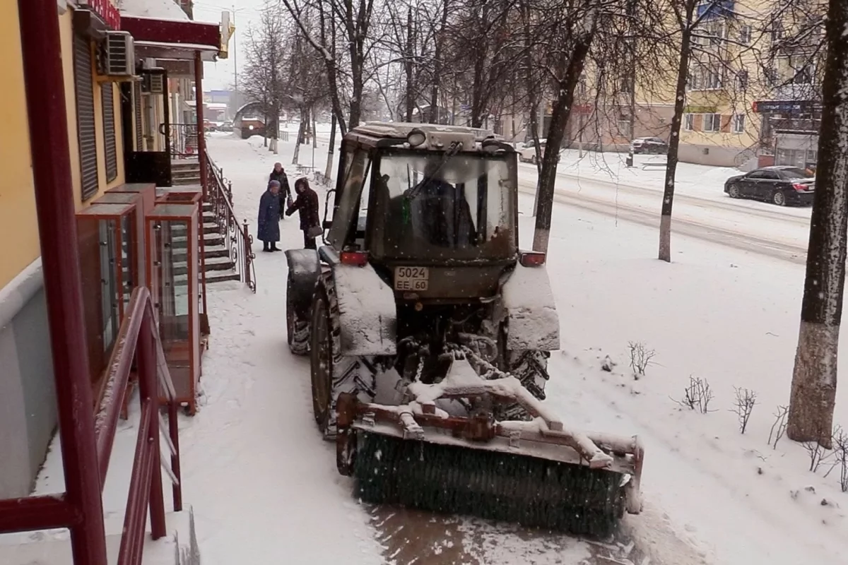 В Великих Луках заготовили 1300 тонн песко-соляной смеси к зиме