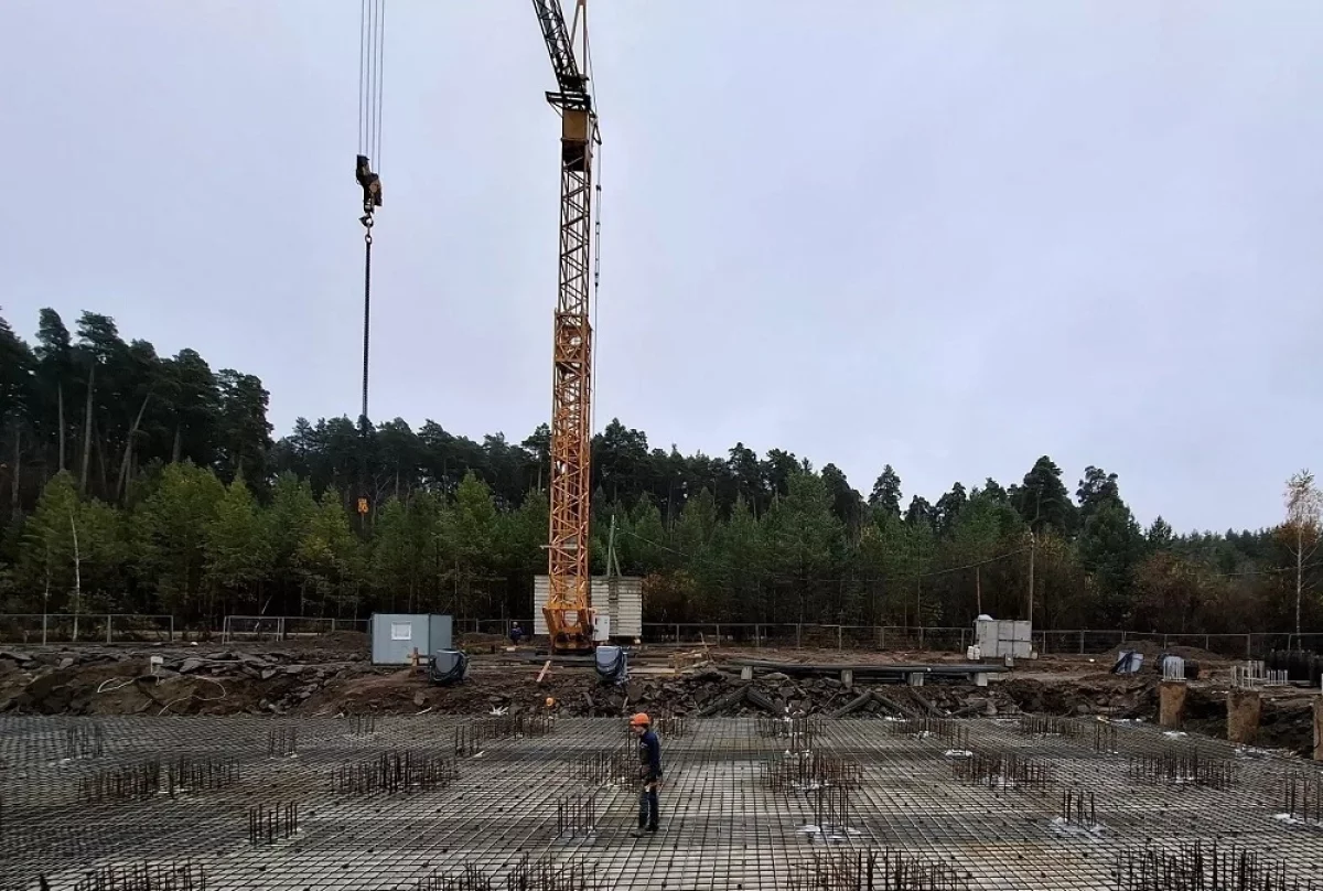 Строители залили более 300 кубометров бетона на площадке очистных в Сысерти