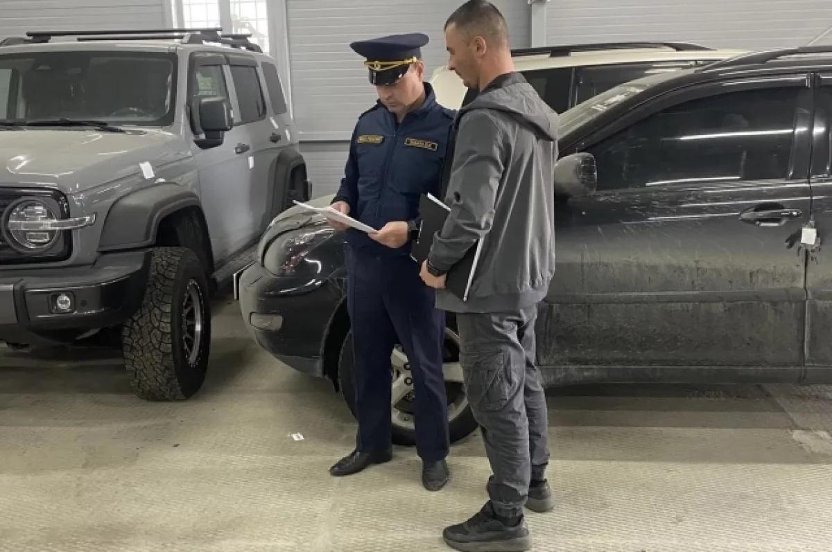 У жителя Барнаула конфисковали Lexus и передали его военным