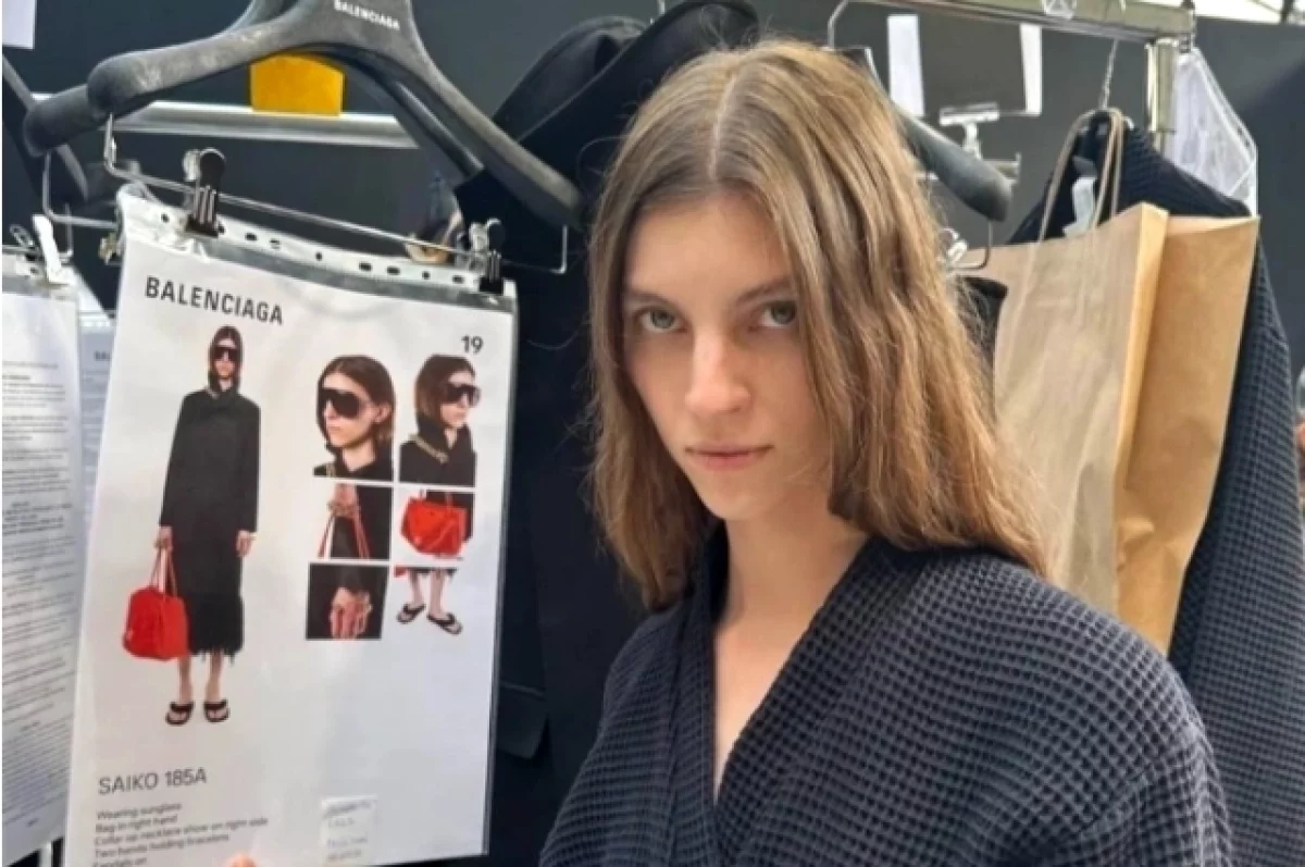 Модель из Уфы дебютировала на показе Balenciaga в Париже