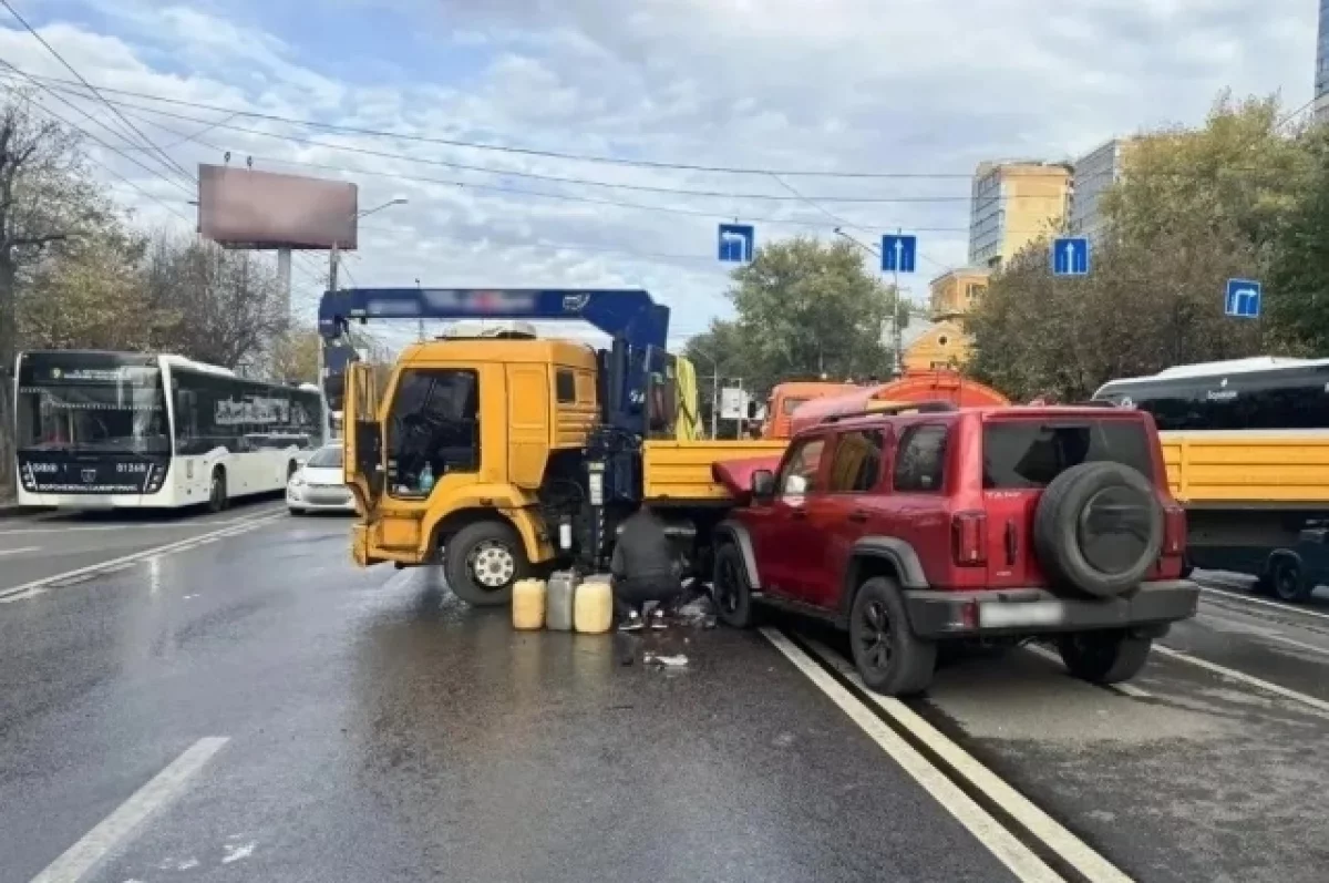 ДТП с тремя пострадавшими произошло на Московском проспекте в Воронеже