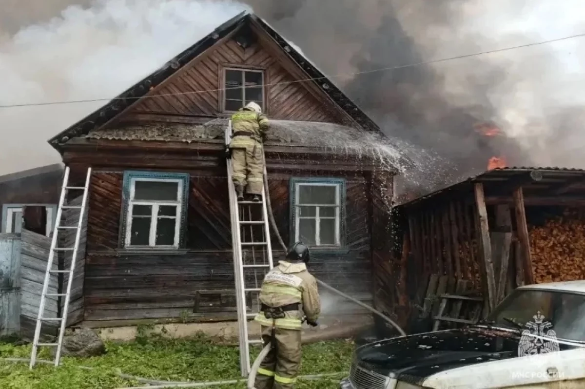 Названа причина пожара, охватившего дом в Тверской области
