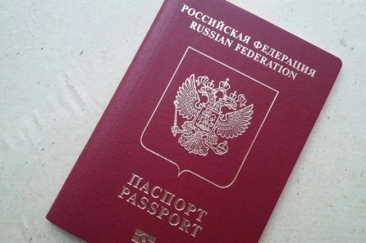 Новосибирцы лишаются денег при попытке оформить загранпаспорт за три дня