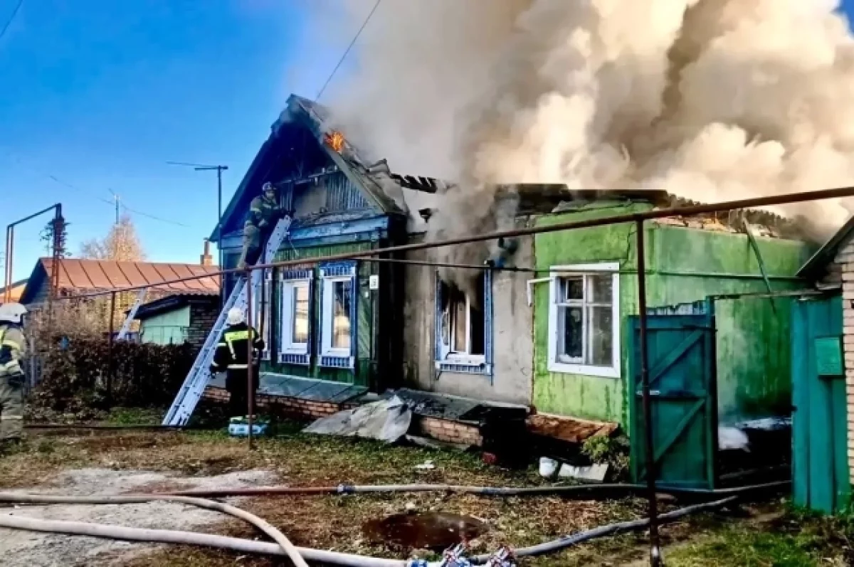 23 человека тушили пожар на улице Мебельной в Пензе