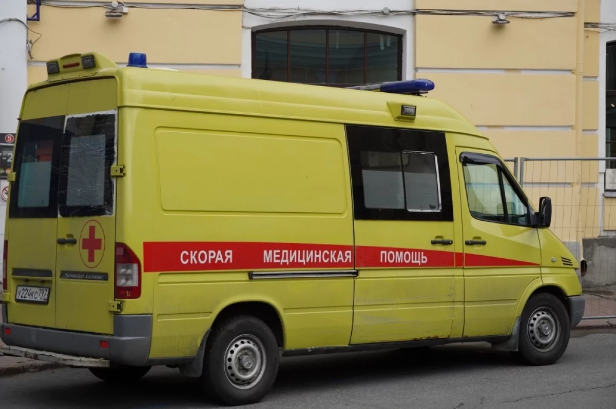 Подросток на мопеде попал под колёса иномарки в Красносельском районе