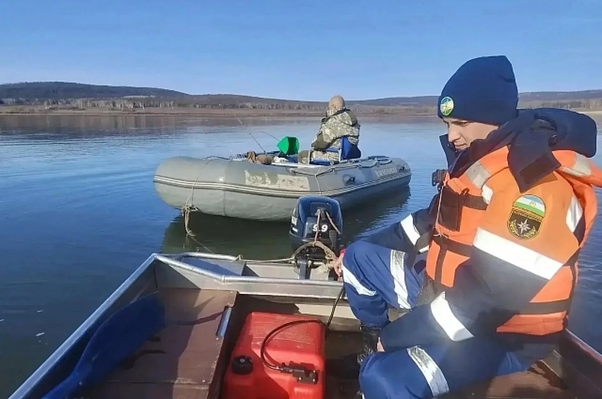 На Нугушском водохранилище в Башкирии спасли мужчину на лодке