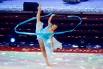 Безупречный шпагат и парящая лазурная лента: олимпийская чемпионка по спортивной гимнастике Владислава Уразова продемонстрировала  филигранную пластику в одном из самых поэтичных номеров шоу. Ее творческий дуэт с Ильдаром Гайнутдиновым стал настоящим открытием вечера.