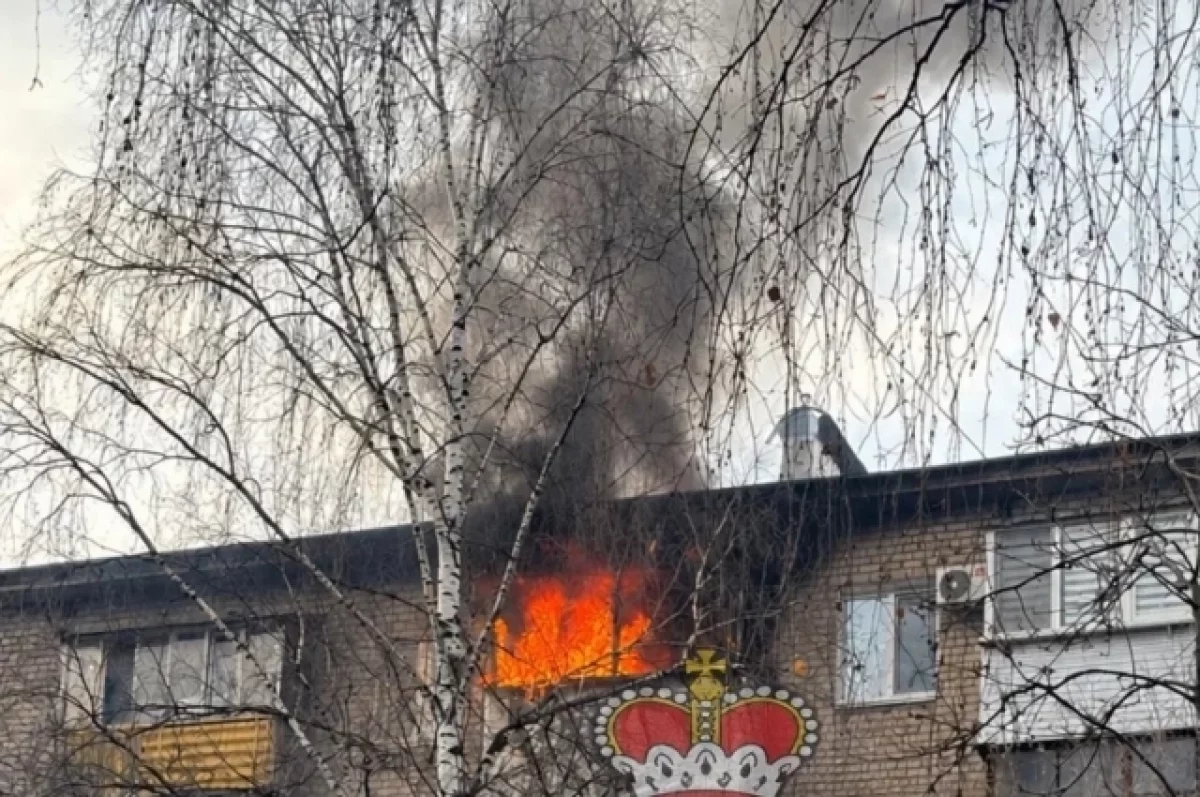 В Перми на улице Адмирала Нахимова загорелся балкон на 5 этаже